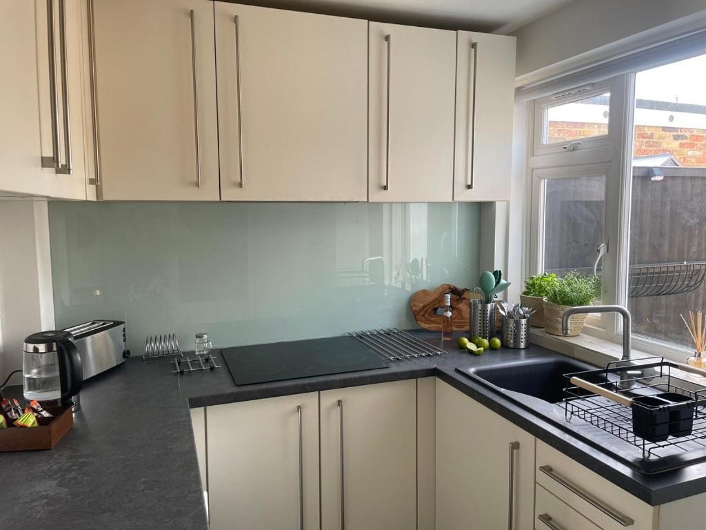 2 Bedroom House In Central Windsor - The Town Kültér fotó